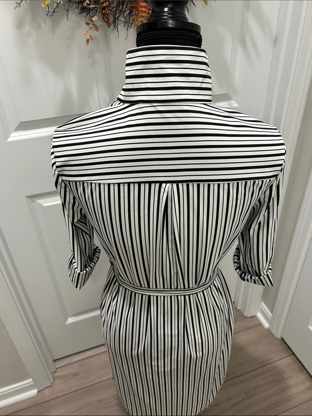 NWT Mlle Gabrielle Black & White Vertical Stripe Midi Shirt Dress Size Small - Picture 10 of 14